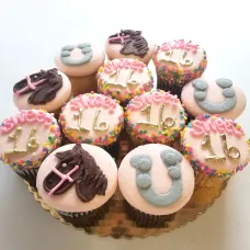 Lucky Horse Shoe Cupcakes