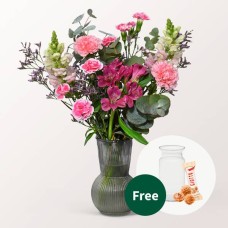 Flower Bouquet Mutterfreude with vase & 3 Ferrero Giotto
