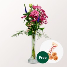 Flower Bouquet Liebesfeuer with vase & Lindt Lindor