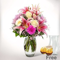 Flower Bouquet Glücksmoment with vase & 2 Ferrero Rocher
Rocher