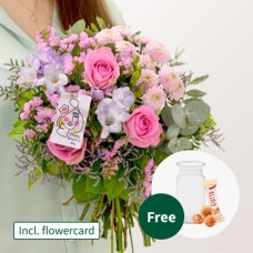 Flower Bouquet Zauberhaft with vase & 3 Ferrero Giotto & Flowercard