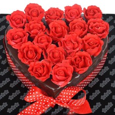 Sweet Roses On Heart Cake - 2 Lbs