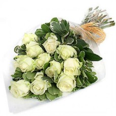 1 Dozen White Roses In Bouquet