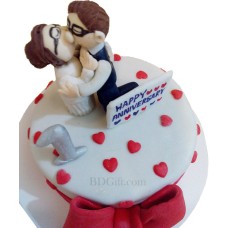 (004) 2 pound fondant red velvet cake