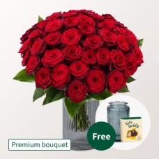 Premium Bouquet Paris with Premium Vase & Halloren Balls