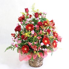 Gorgeous seasonal arrangement, red