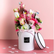 The Pink Lemonade and Yankee Candle Hat Box Bouquet