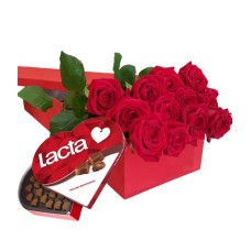 Red roses with chocolates in gift box (Basic)