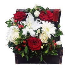 Chest With Red/White Flowers And Wine (Basic)