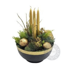 Centerpiece With White Flowers And Gold Candles (Basic)