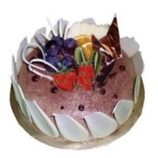 Blackforest Delight with Flower Hand Bouquet (Half Kg)