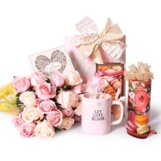 Tea and Macarons Gift Set