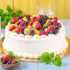 Cake with whipped cream and fruits (Small)