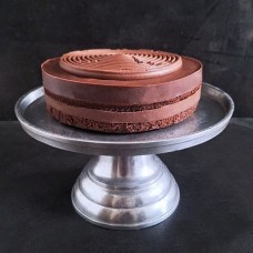 Chocolate cake with currants gluten-free