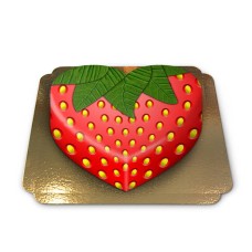 Heart shaped strawberry cake (Medium ((25×24 cm)10 slices))