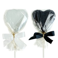 Heart-shaped cake pops in white and dark chocolate (12 pieces)