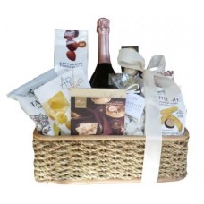 Gift basket with champagne & snacks