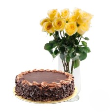 Bouquet of yellow roses with chocolate cake (Refined)