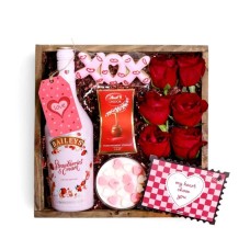 Baileys Strawberries & Cream, Roses & XOX Love Box