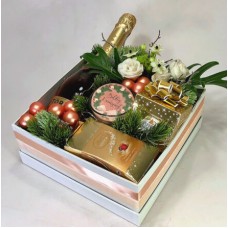 Gift box with rosé champagne