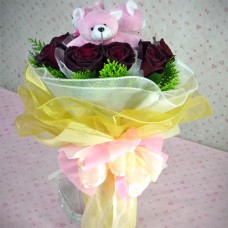 9 Black Roses With 3 Small Bears In The Center Handbouquet