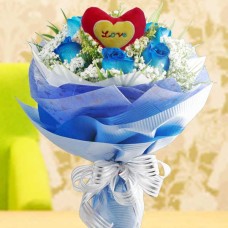 6 Blue Roses With Heart-Shape Tag At Center Handbouquet
