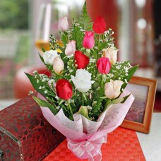 12 Mixed Roses Standing Bouquet