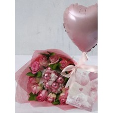 Love Blooms And Treats Gift Set