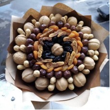 Bouquet,of,nuts,and,dried,fruits.,A,gift,for,Ramadan.