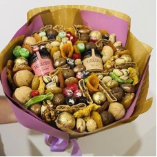 Bol_shoj,bouquet,of,nuts,and,dried,fruits,with,honey