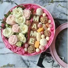 MAME,Box,with,custom,roses,and,sweets,and,chocolate,handmade,Den_,Mom