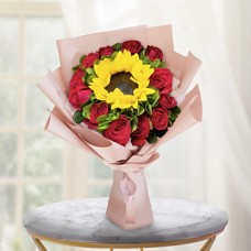 Golden Heart (12 Roses + 1 Sunflower)