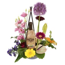 Wine Flower arrangement colorful (Medium-colored wine flower arrangement with red Italian Farmes wine)