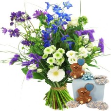 Hand-picked bouquet birth boy + birth chocolate (Medium Blue - purple - white hand-picked bouquet + 140 gram birth chocolate)