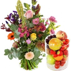 Colorful hand-picked bouquet + glass vase with fruit (Glass vase filled with Fruit (no. 10) + Box small from Tuinverrassing)