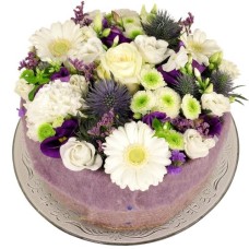 White and purple flower cake (It should be clear that the flowers are medium and the glaze is on the edge)