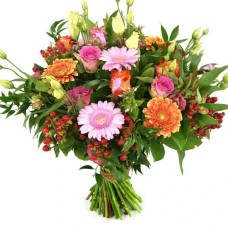 Lucky find orange and pink bouquet (Medium bouquet mixed orange-pink shades)
