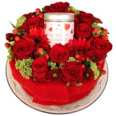 Flower cake with red roses + tin "for my dearest" (Flower cake with red roses and flowers  16 cm on a glass base plate with a tin of my dearest)