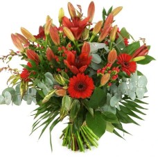 Christmas bouquet of red lilies and flowers (Medium Christmas bouquet of red lilies and red flowers)
