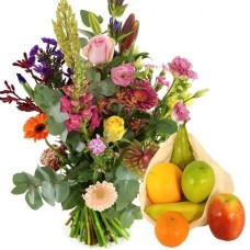 White bouquet of flowers + glass vase with fruit (Glass vase filled with Fruit + Bouquet medium white)