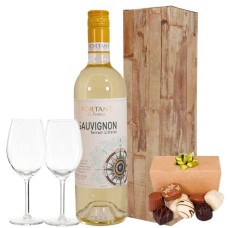 White wine wine glasses 150 grams of candy (Strong white wine + 150 grams of candies + 2 wine glasses packed in a luxury gift box)