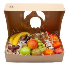 Fruit box with fruit and 2 bottles of juice