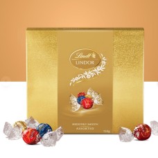 Lindt Lindor Irresistibly Smooth Milk Chocolate Assorted Gift Box 150g