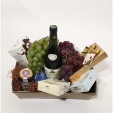Gourmet basket with wine