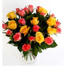 Bouquet of 25 yellow and pink short roses