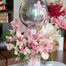 Luxury Balloon & Flower Arrangement