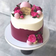 Maroon Rose Floral Sponge Cake (1 KG)