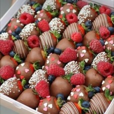 Swiss Chocolate-Dipped Strawberries with berries (20 pieces)
