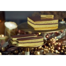 PISTACHIO CHOCOLATE CAKE