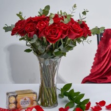 20 Red Roses in a Vase With Ferrero Rocher 200g
